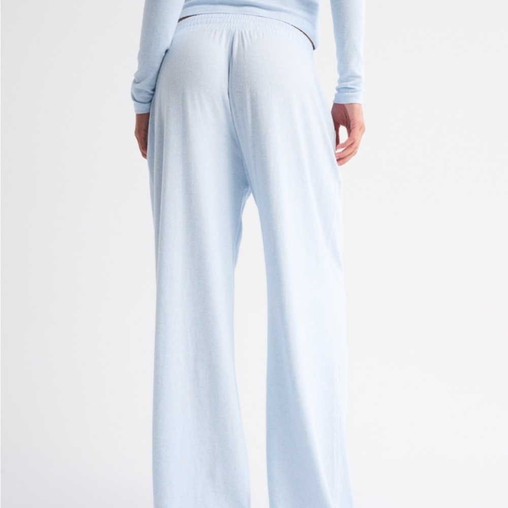 Abercrombie & Fitch Light Blue Lounge Top and Pants Set - Picture 4 of 5